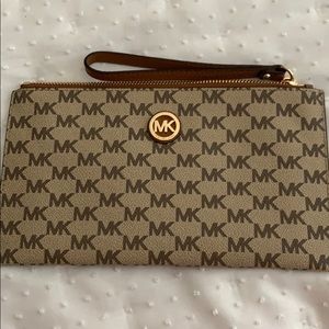 New without tags Michael Kors wristlet